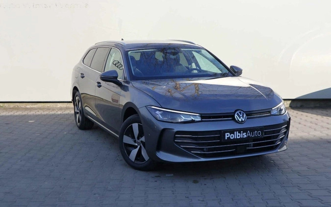 Volkswagen Passat cena 188190 przebieg: 8, rok produkcji 2024 z Olsztyn małe 301